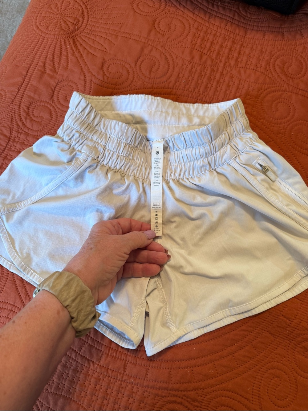 Lululemon Hotty Hot High-Rise Lined Athletic Shorts. White. Size 4 - Picture 3 of 9